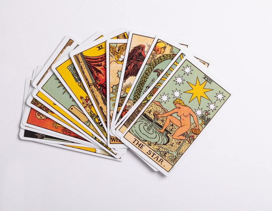 Baraja de cartas de tarot abierta en abanico